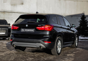 Подержанный автомобиль BMW X1 2017 года (7 фото)