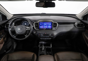 Подержанный автомобиль Kia Sorento 2018 года (10 фото)