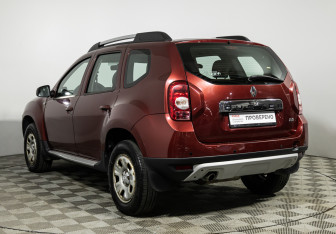 Подержанный автомобиль Renault Duster 2014 года (7 фото)