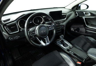 Подержанный автомобиль Kia Ceed Hatchback 2018 года (11 фото)