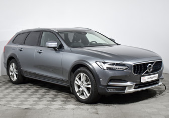 Подержанный автомобиль Volvo V90 Cross Country 2017 года (3 фото)