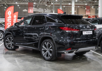 Подержанный автомобиль Lexus RX 2020 года (10 фото)