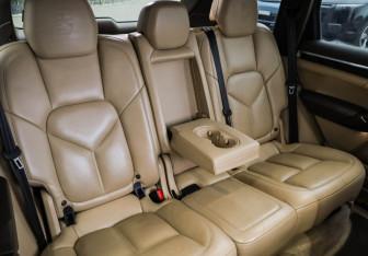 Подержанный автомобиль Porsche Cayenne 2017 года (34 фото)