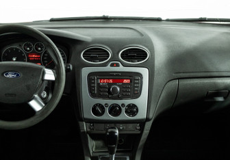 Подержанный автомобиль Ford Focus Hatchback 2007 года (14 фото)