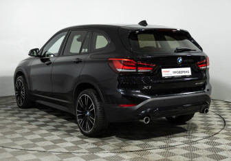 Подержанный автомобиль BMW X1 2021 года (7 фото)