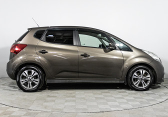 Подержанный автомобиль Kia Venga 2016 года (4 фото)