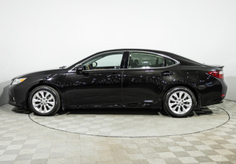 Подержанный автомобиль Lexus ES 2013 года (8 фото)