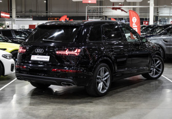 Подержанный автомобиль Audi Q7 2018 года (7 фото)