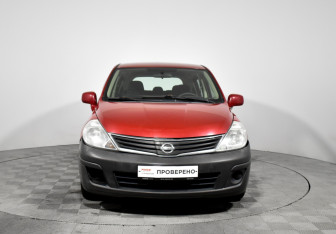 Подержанный автомобиль Nissan Tiida Hatchback 2010 года (2 фото)
