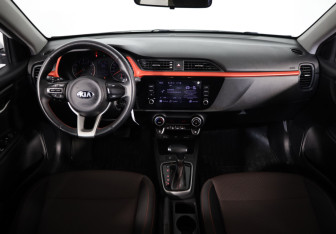Подержанный автомобиль Kia Rio Hatchback 2021 года (9 фото)
