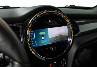 Подержанный автомобиль MINI Hatch 2021 года (15 фото)