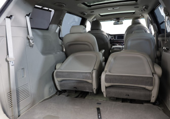 Подержанный автомобиль Kia Carnival 2018 года (33 фото)