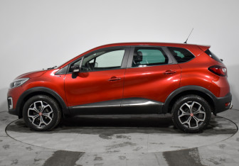 Подержанный автомобиль Renault Kaptur 2018 года (8 фото)