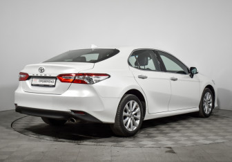 Подержанный автомобиль Toyota Camry Sedan 2019 года (5 фото)