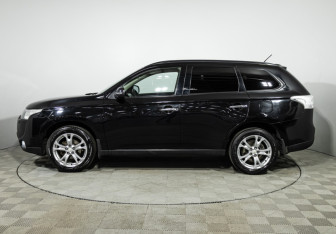 Подержанный автомобиль Mitsubishi Outlander 2013 года (8 фото)