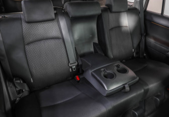 Подержанный автомобиль Toyota Land Cruiser Prado 2014 года (29 фото)