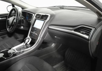 Подержанный автомобиль Ford Mondeo Sedan 2015 года (12 фото)