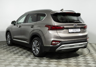 Подержанный автомобиль Hyundai Santa Fe 2019 года (7 фото)
