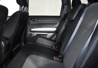 Подержанный автомобиль Nissan X-Trail 2010 года (12 фото)