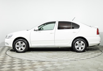 Подержанный автомобиль Skoda Octavia Liftback 2012 года (8 фото)