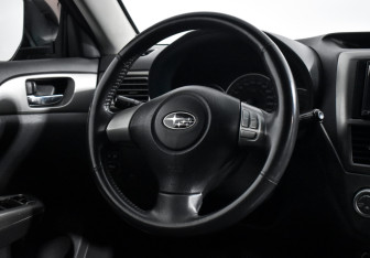Подержанный автомобиль Subaru Impreza Hatchback 2008 года (14 фото)