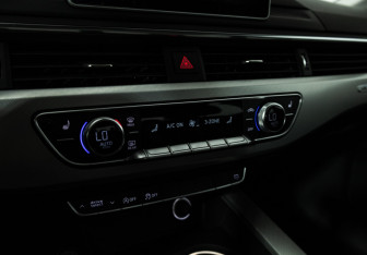Подержанный автомобиль Audi A4 Sedan 2016 года (15 фото)