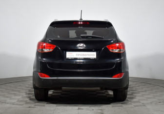 Подержанный автомобиль Hyundai ix35 2011 года (6 фото)