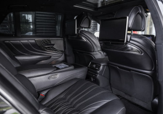 Подержанный автомобиль Lexus LS 2021 года (35 фото)