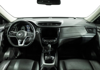 Подержанный автомобиль Nissan X-Trail 2020 года (13 фото)