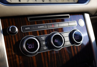 Подержанный автомобиль Land Rover Range Rover 2017 года (22 фото)