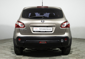 Подержанный автомобиль Nissan Qashqai 2010 года (6 фото)