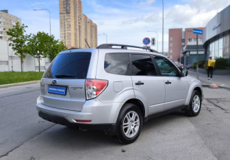 Подержанный автомобиль Subaru Forester Suv 2010 года (4 фото)