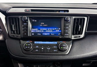 Подержанный автомобиль Toyota RAV4 2016 года (16 фото)