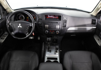 Подержанный автомобиль Mitsubishi Pajero 2013 года (9 фото)