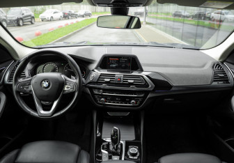 Подержанный автомобиль BMW X4 2019 года (14 фото)