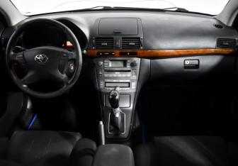 Подержанный автомобиль Toyota Avensis Sedan 2007 года (14 фото)