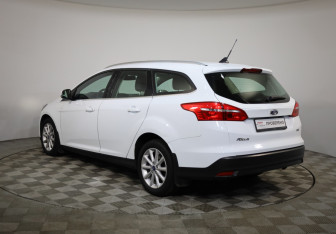 Подержанный автомобиль Ford Focus Wagon 2017 года (7 фото)