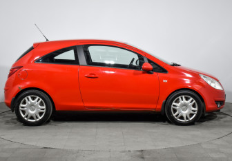 Подержанный автомобиль Opel Corsa 2009 года (4 фото)