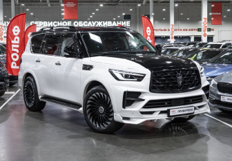 Подержанный автомобиль Infiniti QX80 2021 года (5 фото)