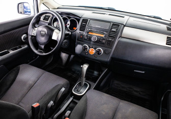 Подержанный автомобиль Nissan Tiida Hatchback 2010 года (14 фото)