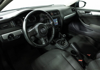 Подержанный автомобиль Volkswagen Jetta Sedan 2011 года (11 фото)