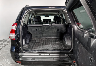 Подержанный автомобиль Toyota Land Cruiser Prado 2015 года (26 фото)