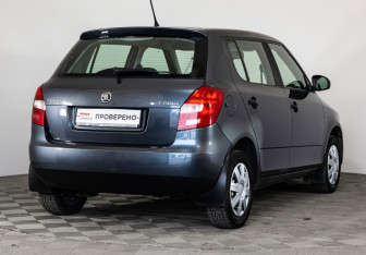Подержанный автомобиль Skoda Fabia Hatchback 2013 года (5 фото)