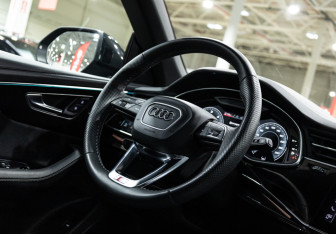 Подержанный автомобиль Audi Q8 2023 года (13 фото)