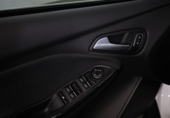 Подержанный автомобиль Ford Focus Wagon 2017 года (26 фото)