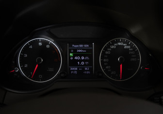 Подержанный автомобиль Audi Q5 2012 года (11 фото)