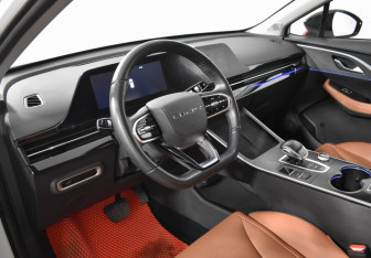 Подержанный автомобиль Omoda C5 2023 года (9 фото)