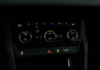 Подержанный автомобиль Skoda Karoq 2021 года (16 фото)