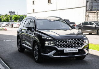 Подержанный автомобиль Hyundai Santa Fe 2022 года (5 фото)
