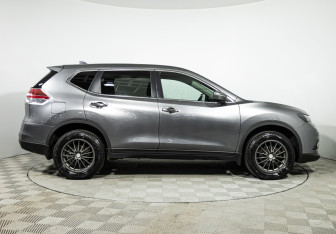 Подержанный автомобиль Nissan X-Trail 2017 года (4 фото)
